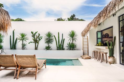 Spanish Villa Garden, Tropical Mediterranean Garden, Bali Villa Aesthetic, Bali Aesthetic Villa, Pool Scaping, Tropical Villa Design, Bali Gardens, Long Garden Ideas, Tropical Mediterranean