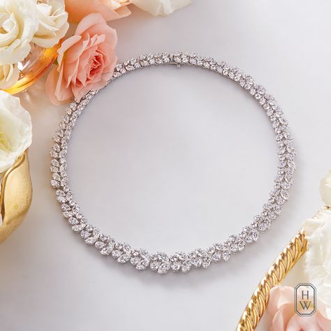 Harry Winston Diamond Necklace, Harry Winston Jewelry, Harry Winston Diamond, Wreath Necklace, Diamond Necklace Wedding, Expensive Diamond, Trending Bracelets, Harry Winston, Diamond Jewelry Designs