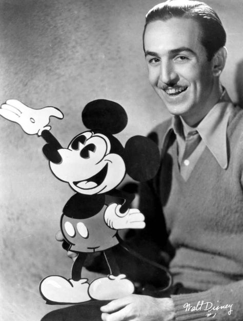 Walt Disney with Mickey Mouse, circa 1930. (Photo: United Artists/Photofest) Walt Disney Biography, Disney Characters Pictures, Disney Names, Disney Parque, Xavier Rudd, Walt Disney Quotes, Walter Elias Disney, Walt Disney Characters, Character Design Cartoon