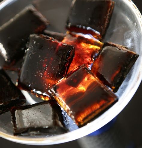 Root Beer Candy Vanilla-Rum Candy Homemade hardtack candy is ridiculously easy to make, and for some reason it has always made me feel... Root Beer Candy, Rock Candy Recipe, Hard Tack Candy, Beer Dessert, Beer Jelly, Make Rock Candy, Candy Homemade, Homemade Rootbeer, Hard Candy Recipes