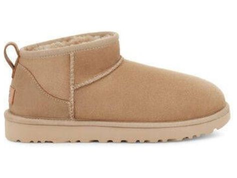 UGG ultra mini in mustard Seed The Classic Ultra Mini updates our most iconic silhouette with a lower shaft height, adding easy on-off and enhanced versatility. Pre-treated to keep it looking better for longer, this Classic features everything you love about the original like signature UGG sheepskin and a flexible, lightweight sole. Wear with virtually anything – the styling options are endless. This product was made in a factory that supports women in our supply chain with the help of HERprojec Dirndl, Ultra Mini Ugg, Ultra Mini Uggs, Buty Ugg, Boot Sneakers, Ugg Ultra Mini, Ugg Classic Ultra Mini, Dr Shoes, Ugg Mini