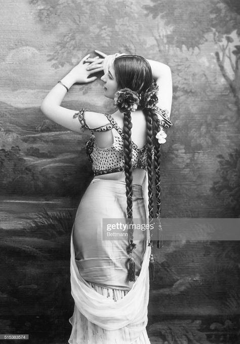 News Photo : Mata Hari as she really looked and not as she was... Paulo Coelho, Mata Hari, Jitterbug, Vintage Blog, Foto Vintage, Jive, Belly Dancers, Brigitte Bardot, Women In History