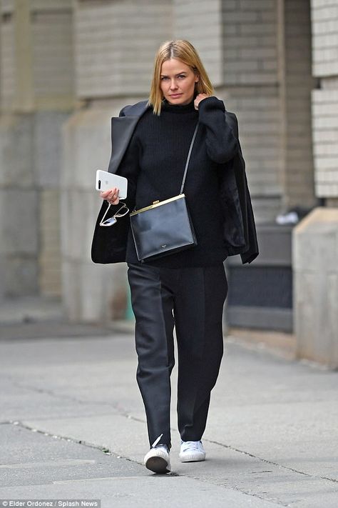 Lara Bingle Hair, Shopping In New York, Lara Bingle, Lara Worthington, Minimal Stil, Power Dressing, Legging Outfits, Fashion Tips For Women, Blonde Beauty