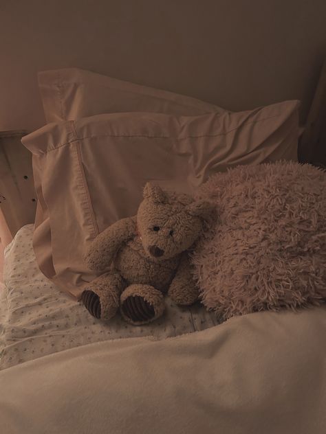 Sleepy Core Aesthetic, Bed Sleeping Aesthetic, Pink Sleepy Aesthetic, Teddy Bear Bedroom Aesthetic, Good Night Aesthetic Bedroom, Sleepy Pink Aesthetic, Dreaming Aesthetic Sleep, Soft Bed Aesthetic, Sleep 8 Hours Aesthetic