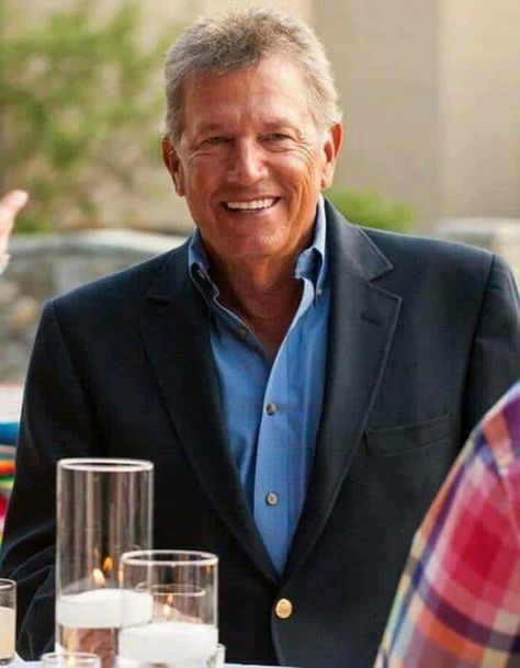 11 Photos Of George Strait & His Smile – Country Music Nation George Strait Family, King George Strait, Pure Country, Entertainer Of The Year, Genuine Smile, His Smile, George Strait, Country Music Stars, Country Music Singers