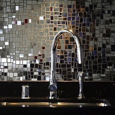 Mirrored tiles... - Backsplash Ideas - Bob Vila Mirror Tile Backsplash, Casa Rock, Mirrored Tile, Mirror Backsplash, Mosaic Backsplash, Mirror Mosaic, Mirror Tiles, Unique Kitchen, Home Design Decor