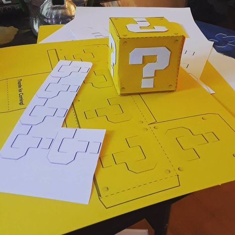 mario coin boxes from yellow and white card stock Mario Cart Out Of Cardboard, Mario Box Question Mark, Diy Mario Question Block, Super Mario Pringles, Mario Coins, Super Mario Bricks Boxes, Super Smash Bros Party, Super Mario Brothers Birthday Party, Super Mario Room