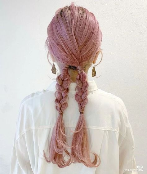 Cool Hair Up Styles, Braid Hair Reference, Wizard Inspired Outfits, Pink Hair Braids, Art Show Outfit, Seashell Hair, Κούρεμα Bob, Runway Hair, Editorial Hair