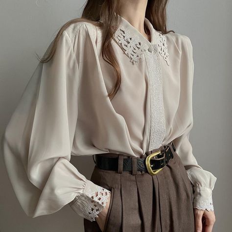 White Vintage Blouse Outfit, Academia Outfits, Modest Fashion Outfits, 가을 패션, Casual Style Outfits, White Blouse, Look Fashion, Modest Fashion, Classy Outfits