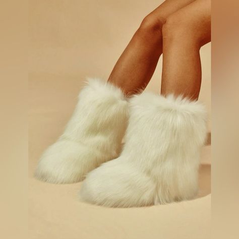 We Can Discuss Price Size 41 (Us 8.5 In Women), White, Fuzzy, Ultra Soft, Durable, Never Worn And Great Quality!! Tags - Yk2, Fashion, Stylish, Emo, Fur, Fuzzy, Boots, Fuzzy Boots Cute Fur Boots, White Fuzzy Boots, Yk2 Fashion, White Fur Boots, White Winter Boots, Fuzzy Shoes, White Boots Outfit, Fuzzy Heels, Fluffy Boots