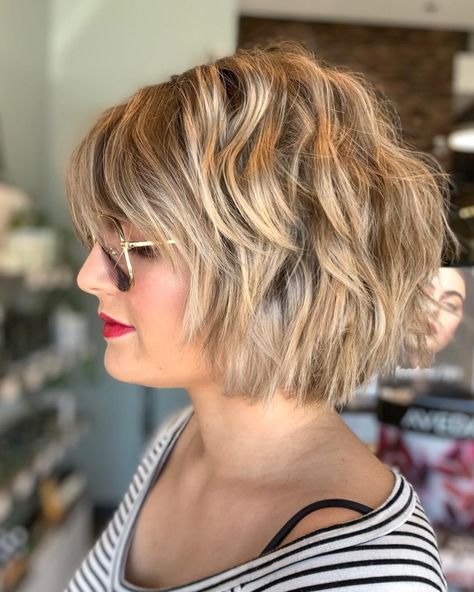 Blonde shaggy bob #shorthairstyles #hairstyles #hairideas Shaggy Bob Hairstyles, Chin Length Cuts, Shaggy Bob Haircut, Choppy Bob Haircuts, Shaggy Bob, Bob Hairstyles With Bangs, Choppy Bob Hairstyles, Chin Length Hair, Short Hairstyles For Thick Hair