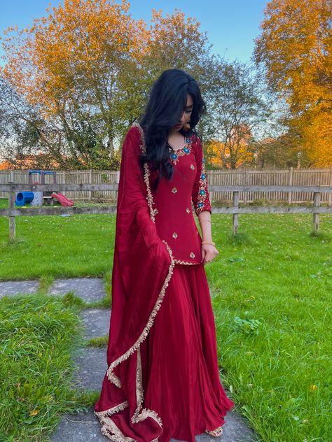 Red Sharara, Pengantin India, Desi Dress, Trendy Outfits Indian, Traditional Indian Dress, Desi Fashion Casual, Casual Indian Fashion, Pakistani Fancy Dresses, Fancy Dresses Long