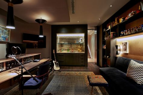 Studio Living Room, Marmol Radziner, Mark Hoppus, Old Victorian Homes, Studio Music, Music Studio Room, Piano Room, Famous Musicians, Studio Living