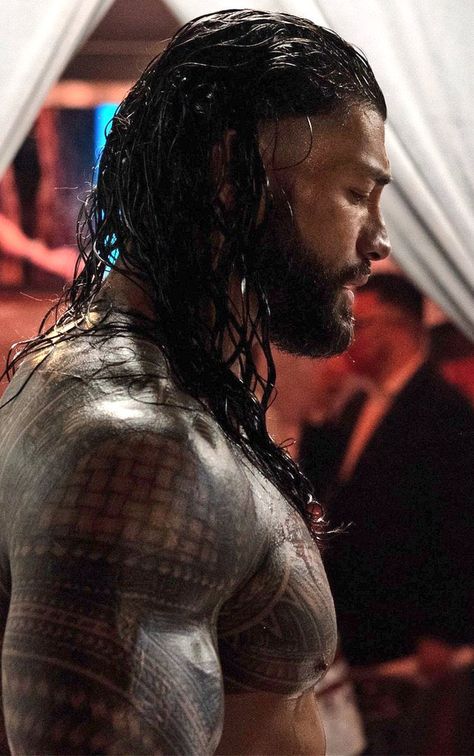 Roman Reigns Family, Roman Reigns Shirtless, Roman Reigns Wwe Champion, Love This Pic, Pro Wrestler, Wwe Champions, Wrestling Wwe, Roman Reigns, Love Pictures