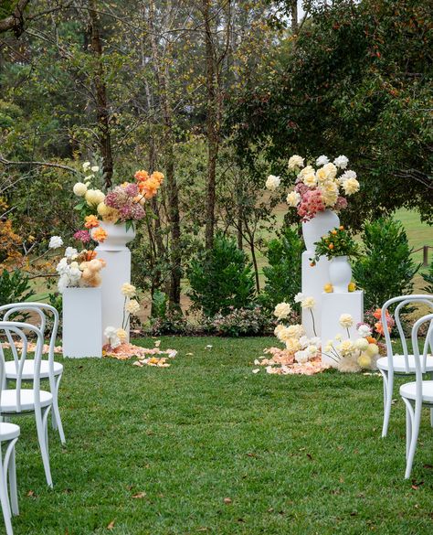 Aisle Ground Flowers, Pedestal Wedding Decor, Pedestal Arrangements Wedding, Pedestal Altar Wedding, Wedding Plinths With Flowers, Floral For Ceremony, Pedestal Flowers Wedding Ceremony, Ground Flowers Ceremony, Ceremony Flowers On Pedestals