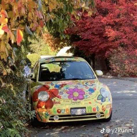 Beetle Car Decorations, Flower Roof Car, Volkswagen Beetle Aesthetic, Hippie Car, Bug Car, Car Deco, Beetle Car, Cool Car Accessories, Beetle Convertible