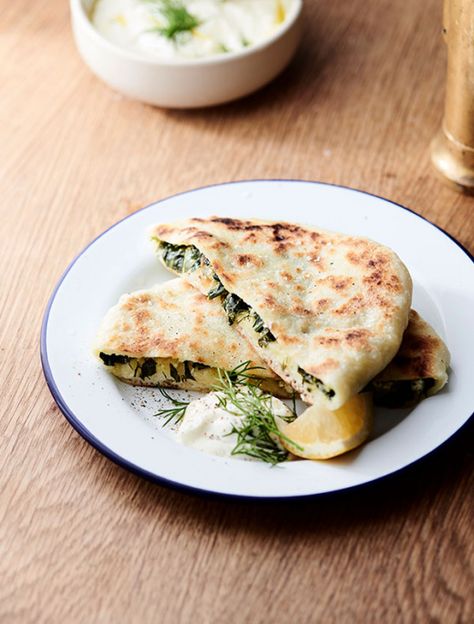 Inspired by the weekend ritual of visiting the farmer's market, Julia Busuttil Nishimura puts her own spin on a much-loved comfort food! Feta Flatbread, Greek Kitchen, Recipe Spinach, Miso Salmon, Spinach Feta, Veg Food, Salmon Bowl, Weekly Meals, Num Num