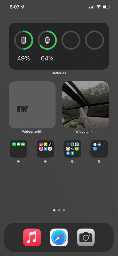 #ios14homescreen #ios15 #iphonewallpapers #iphone #iphone12pro #aesthetic #grey #phonebackground #organization Iphone Icon Organization, Cool Ios Homescreens, Aesthetic Grey Homescreen, Organization Iphone Screen, Organization Ideas For Iphone, Iphone 12 Aesthetic Homescreen, Cool Iphone Layouts, Ios 15 Organization, Grey Homescreen Aesthetic