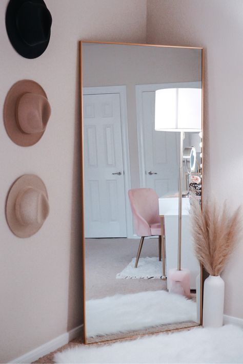 Full Length Mirror Decor Ideas, Big Mirror In Bedroom, Paradise Decor, Blob Mirrors, Mirror Bedroom Decor, Corner Decor, Room Deco, Living Room Mirrors, Room Makeover Bedroom