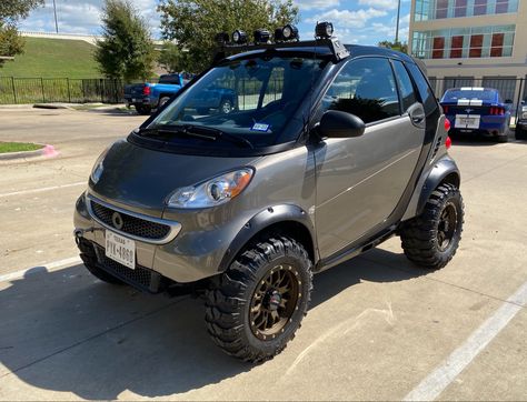 Wide tires on Smart Fortwo Lifted Smart Car, Anime Props, Callaway Corvette, Luxury Helicopter, Electric Bike Kits, Adventure Car, Hatchback Cars, Tiny Cars, Lifted Cars