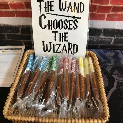 Stephanie and the Reno team went all out for their Outfitters on Harry Potter Day! They even had candy pretzel wands in the colors of each group! Harry Potter Shower Ideas, Pretzel Wands, Harry Potter Bachelorette Party, Harry Potter Bachelorette, Harry Potter Desserts, Harry Potter Shower, Harry Potter Snacks, Harry Potter Parties Food, Harry Potter Bridal Shower