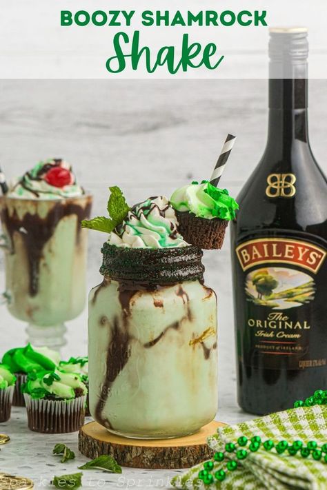 A twist on the fast-food staple, this Shamrock Shake Recipe is for adults only; a Boozy Shamrock Shake made with Bailey’s Irish Creme and Creme de Menthe. Boozy Shamrock Shake, Shamrock Shake Recipe, Shamrock Shake, Best Cocktail Recipes, Frozen Cocktails, Trending Recipes, Frozen Drinks, Shake Recipes, Food Trends