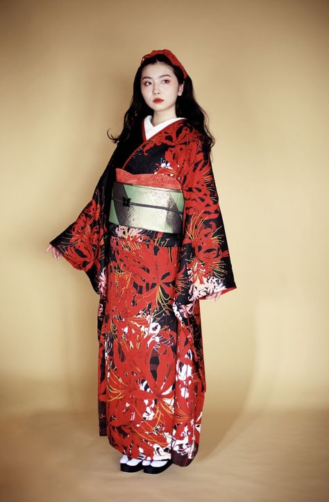 Red Spider Lily Haori, Red Spider Lily Kimono, Red Kimono Aesthetic, Spider Lily Kimono, Spider Kimono, Black Kimono Traditional, Kitsune Kimono, Gothic Kimono, Dark Kimono