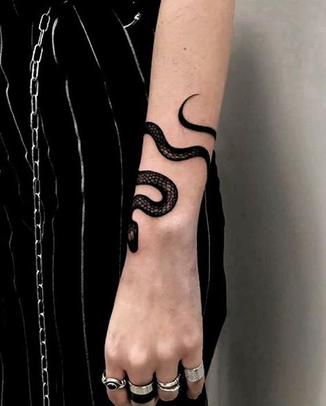 tatuagens fodasticamente fodas on Twitter: "… " Snakes Tattoo, Tattoo Snake, Tato Henna, Snake Tattoo Design, Inspiration Tattoos, Badass Tattoos, Arm Tattoos, Snake Tattoo, Dope Tattoos