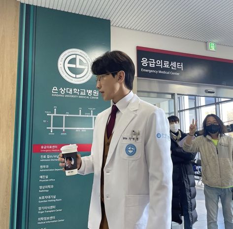 Male Doctor Aesthetic Medical, Korean Doctor, Rain Oppa, Ghost Doctor, Doctors Series, Medical School Quotes, Emergency Doctor, Aesthetic Doctor, Medical Student Motivation