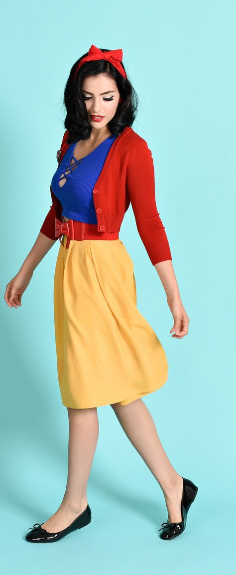 Modern Day Snow White Disneybounding Idea Snow White Outfit Ideas, Diy Snow White Costume, Snow White Outfit, Diy Fantasia, Snow White Halloween Costume, Snow White Outfits, White Outfit Ideas, White Halloween Costumes, Snow White Dress