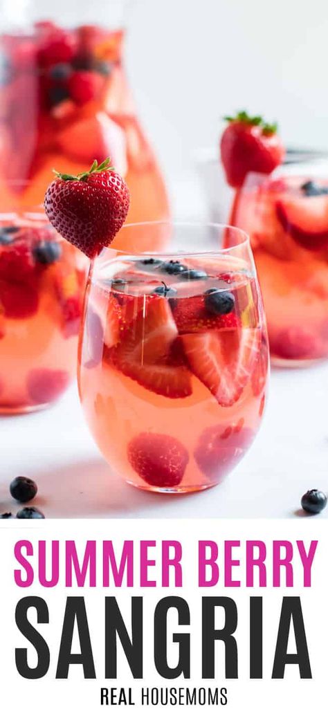 Summer Berry Sangria, Easy Sangria, Summer Sangria Recipes, Rosé Sangria, White Wine Sangria Recipe, White Sangria Recipe, Easy Sangria Recipes, Memorial Day Foods, Berry Sangria