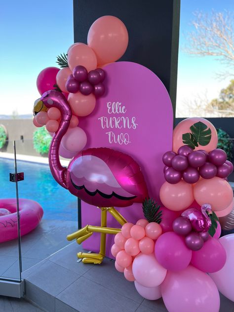 Balloon Decor Flamingo Balloon Arch, Wall Greenery, Pink Birthday Decorations, Flamingo Balloons, Pink Purple Wedding, White Arch, Arch Wall, Events Decor, Balloon Ideas