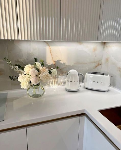 White Marble Kitchen, Apartment Decor Inspiration, Kitchen Marble, Amazon Uk, Dream House Interior, Apartment Inspiration, Minimalist Kitchen, Dream House Decor, Home Room Design