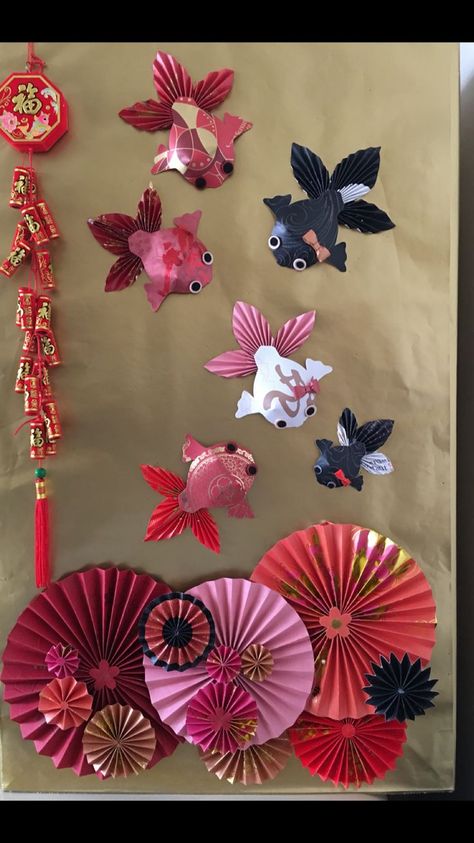 DIY Chinese new year paper decorations News Years Crafts For Kids, Chinese New Year Crafts For Kids, Chinese Party, Chinese New Year Activities, Deco Pastel, New Year Diy, Chinese New Year Party, Paper Decorations Diy, Chinese Theme