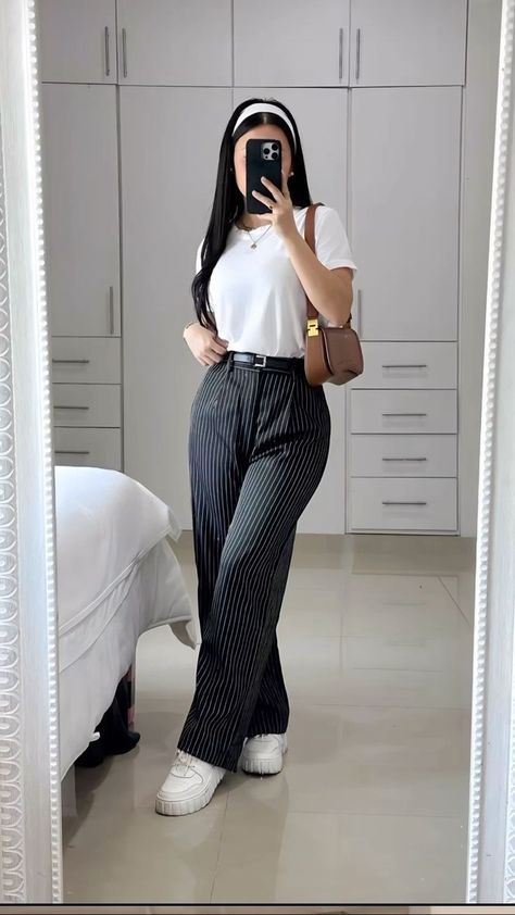 Outfit Trabajo Casual, Late 20s Outfits, Decent Outfits, Outfit Formal Mujer, Neat Casual Outfits, Business Casual Outfits For Work, Elegante Casual, Casual Day Outfits, Stylish Work Outfits