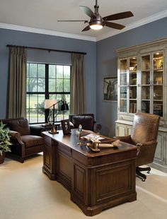 Pastors Office colors & decor idea Pastors Office, Masculine Home Offices, Traditional Office Decor, Zigarren Lounges, Cheap Office Furniture, Traditional Home Office, Small Office Design, Corporate Office Design, Traditional Office