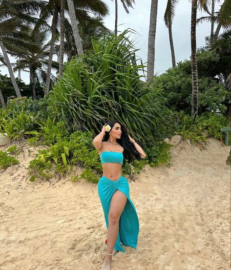 Hawaii Baddie Outfits, Baddie Beach Pictures, Baddie Beach Outfits, Beach Outfits Ideas, Beach Baddie, Recreate Pics, Beach Vacation Pictures, Summer Picture Poses, Hawaii Outfits