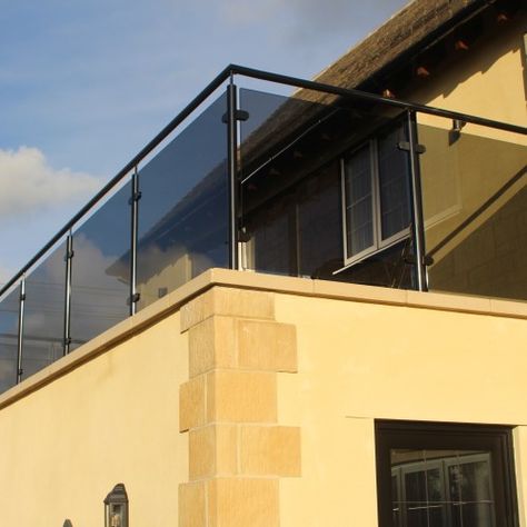 Powdercoated Glass Balustrade System 10 Black Railing With Glass Panels, Black Glass Balcony Railing, Balastraid Ideas, Balcony Balustrade Ideas, Black Glass Railing, Patio Balustrade Ideas, Glass Balcony Ideas, Balcony Balustrade, Glass Balcony Railing