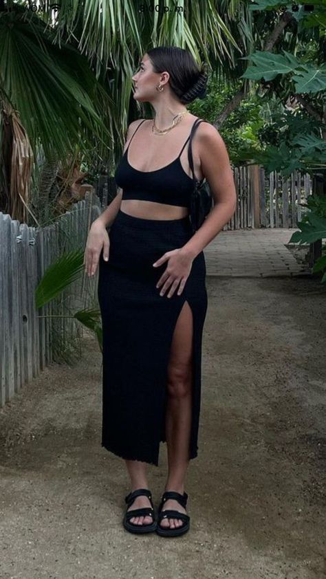 Outfit Inspirations Hot Weather, Hot Weather Going Out Outfits, Disco Boho Outfit, Classy Black Women Outfits Summer, Pool Party Outfit Midsize, Clean Edgy Style, Tropical Vacation Outfits Mid Size, Casual Summer Dress Outfit Ideas, Leather Summer Outfit