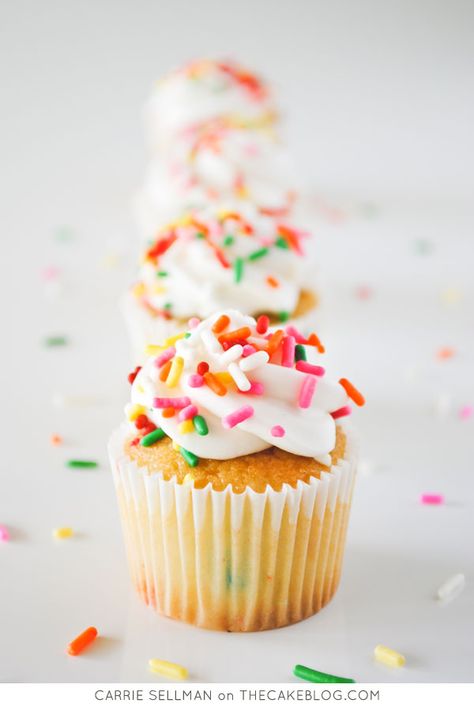 Learn to take professional looking cake photos | Beautiful Cake Photography with Carrie Sellman of TheCakeBlog.com Bubble Gum Cupcakes, Cupcake Photography, Donut Cupcakes, Funfetti Cupcakes, Cupcake Day, Cupcake Photos, Gluten Free Cupcakes, Dessert Photography, Sprinkle Cookies