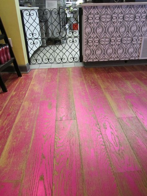 Pink Flooring, Ma Design, Deco Surf, Rideaux Boho, What Inspires Me, Painted Wood Floors, Flooring Laminate, Pink Floor, Painted Floor