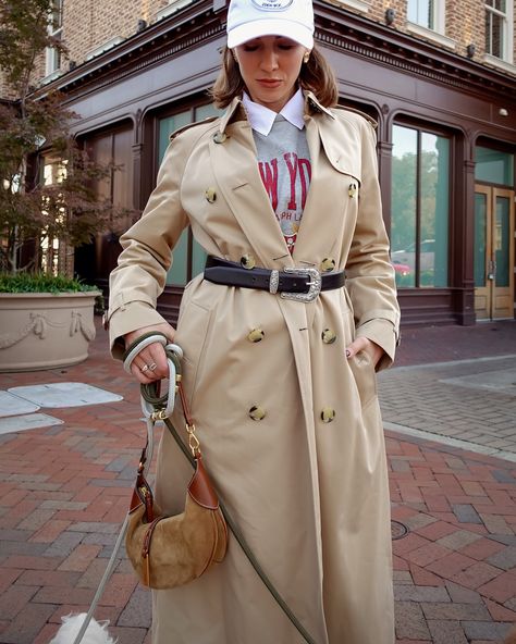 ☕️🤎 Morning walks are simply the best!! A bit of New York vibes.. Street style chic. Mixing textures and adding layers. Wearing: Trench @burberry Jeans, sweatshirt and a bag @poloralphlauren Shoes @dior What do you think? Share in comments. 🔗Outfit in Stories ✔️Follow for more fashion and style inspo. ✔️Shop my looks in my LTK account. How To Style Burberry Trench Coat, Burberry Trench Outfit, Styling Burberry Trench, Burberry Outfit Street Style, Vintage Burberry Trench Coat Outfit, Burberry Aesthetic, Burrbery Trench Coat, Burberry Jeans, Trench Outfit