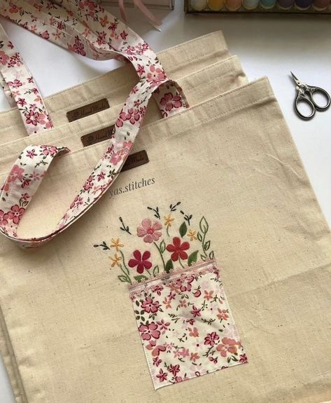 Embroidery Business, Handmade Fabric Bags, Sac Diy, Diy Bag Designs, Diy Bags Patterns, Tote Bags Sewing, Pola Sulam, Embroidery Bags, Small Sewing Projects