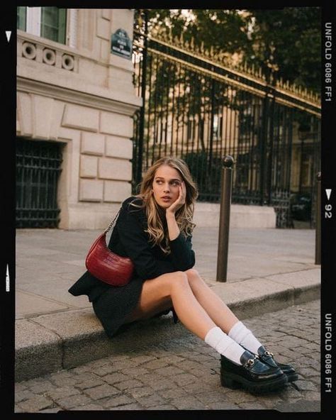 Autumn City Photoshoot, September Photoshoot Ideas, Skirt Photoshoot Poses, Streetstyle Photoshoot, Street Fashion Photoshoot, Street Photography Portrait, London Photoshoot, Downtown Photography, Nyc Photoshoot