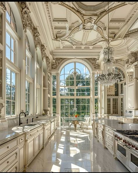 Old Money House Kitchen, Fancy Kitchens Dream Homes, Bloxburg Old Money House, Dream House Inside, Old Modern House, Big Luxury Kitchen, Mansion Interior Kitchen, Old Money Kitchen, Kitchen Castle