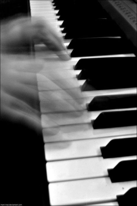 Piano Photography, White Piano, Piano Playing, Fotografi Vintage, Playing Piano, Photography Classes, Music Aesthetic, Black And White Aesthetic, The Piano