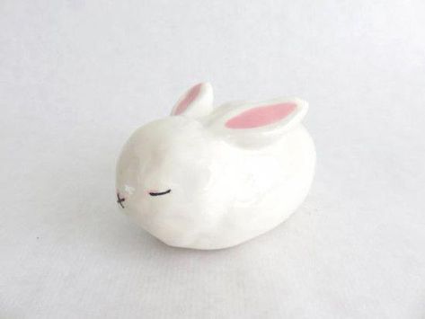 Ceramic Cute Ideas, Bunny Pottery, Pottery Bunny, Bunny Sculpture, Bunny Ceramic, Rabbit Ceramic, Bunny Rattle, Ceramic Rabbit, Sculptures Céramiques