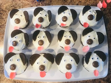 Puppy Cupcakes For Kids, Dog Cupcakes Decoration, Critter Cupcakes, Puppy Dog Cupcakes, Animal Shaped Foods, Puppy Birthday Cakes, Puppy Cupcakes, Kids Food Crafts, Dog Themed Birthday Party