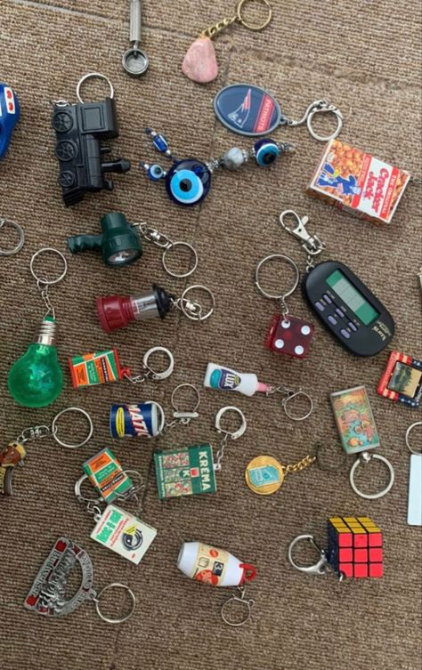 Cool Keychains, Inside My Bag, Essential Bag, 가을 패션, Cool Items, Car Decor, Things To Buy, Just In Case, Keychains