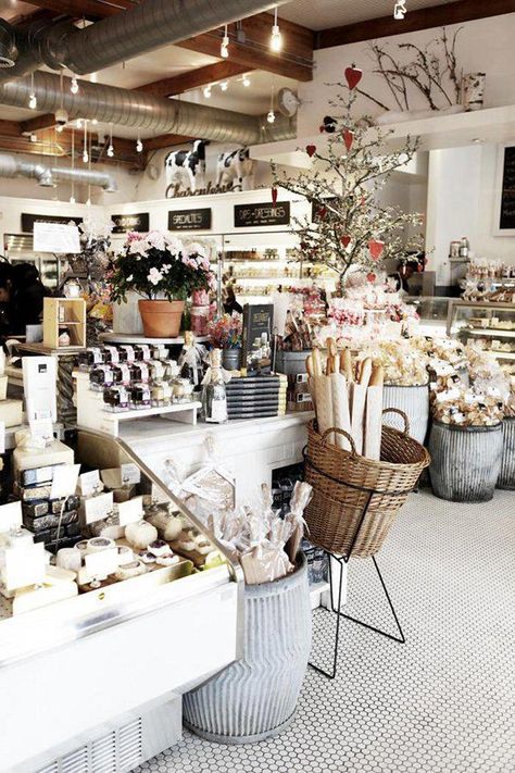 This shop is filled to the brim with product and yet it still looks clean and organized. By using neutral containers and shelving the eyes aren't overwhelmed and the products can shine through in this space. Market Cafe Design, Small Store Ideas Shops Retail Design, Bodega Aesthetic, Mercantile Store Ideas, Mini Market Store Ideas, Cheese Shop, Farm Shop, Interior Modern, Cafe Shop